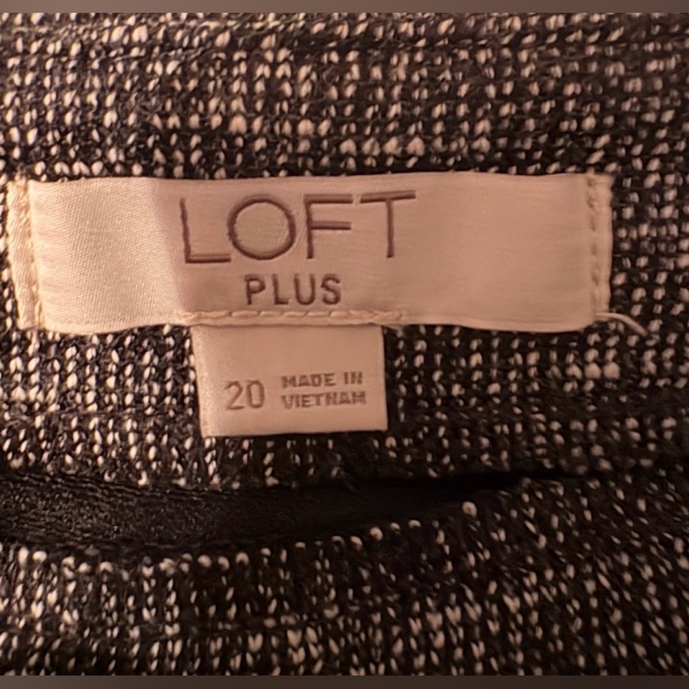 LOFT Charcoal Button-Front Pencil Skirt. Size 20. Stretchy - Picture 4 of 4
